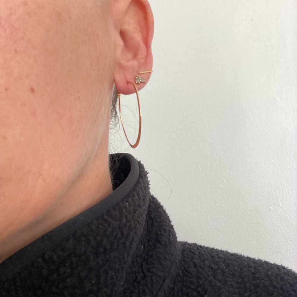 Gorgeous Vintage one of a kind thin gold hoops / one side hammered, other smooth - Picture 8 of 10